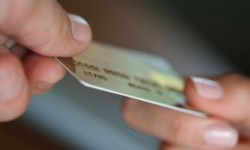 Carta di credito smarrita: la banca rimborsa anche in caso di denuncia tardiva